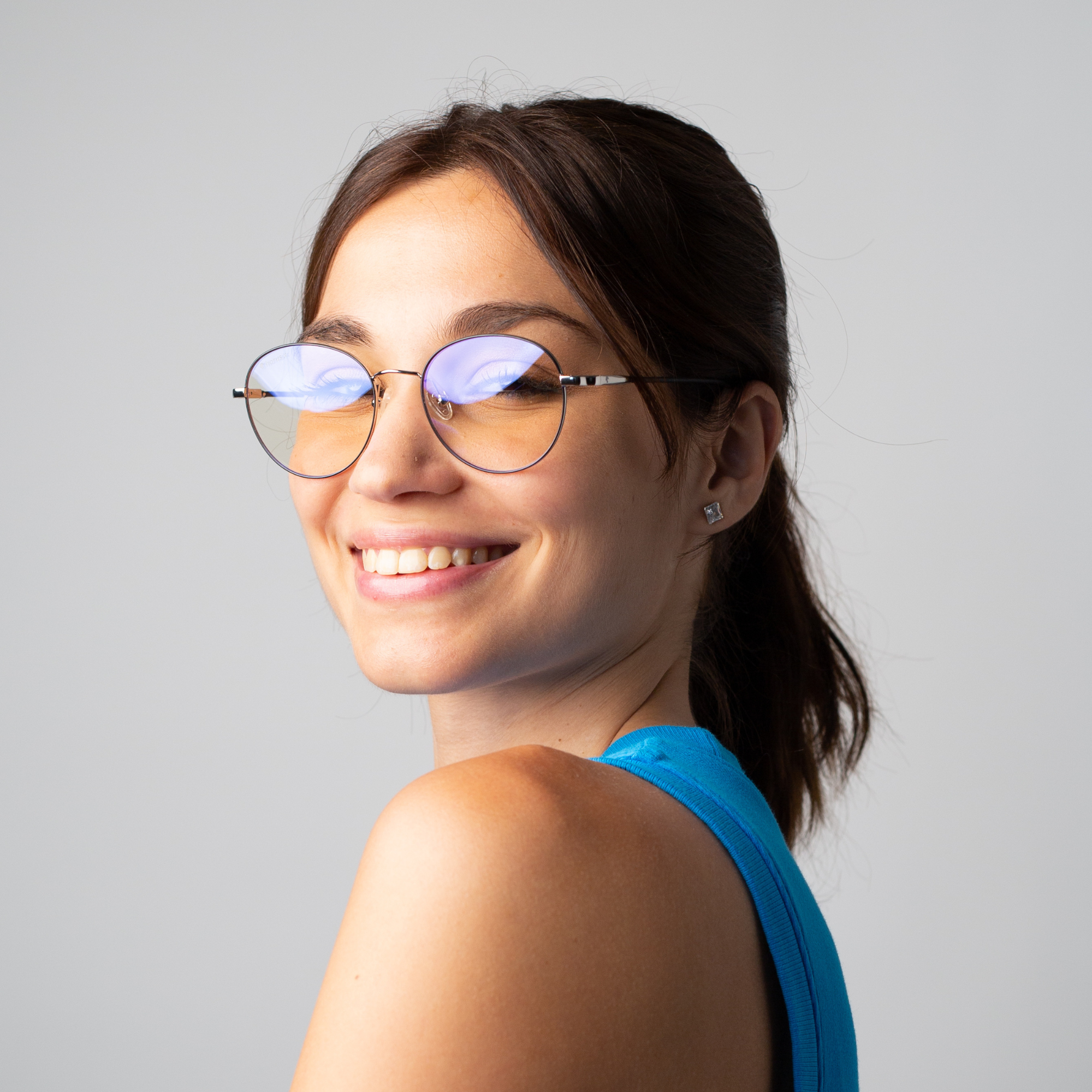 Rebecca portent la lunette filtre lumière bleue Ushuaia silver