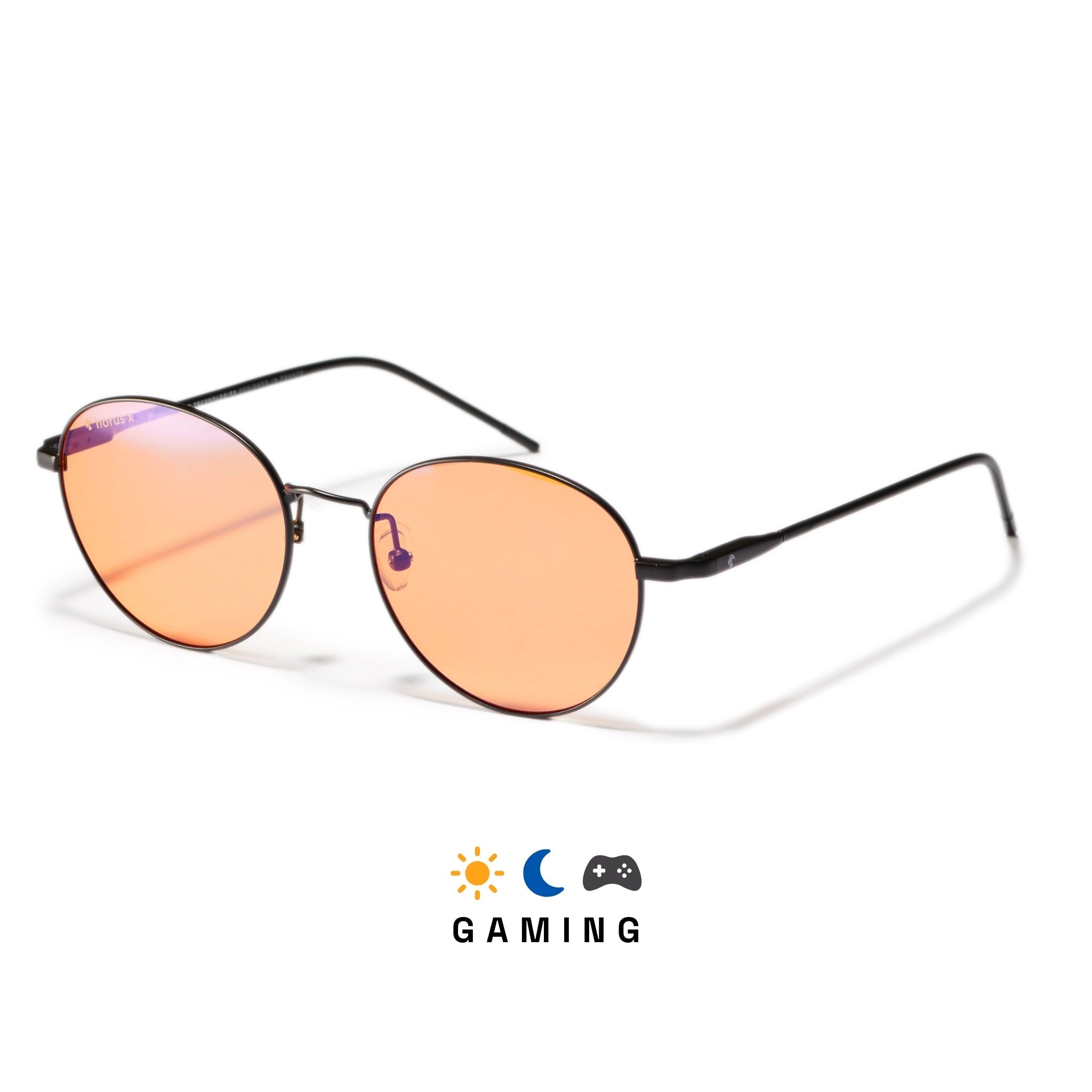 Lunettes gaming anti lumière bleue rondes en métal noir avec verres ambrés et plaquettes de nez sur fond blanc